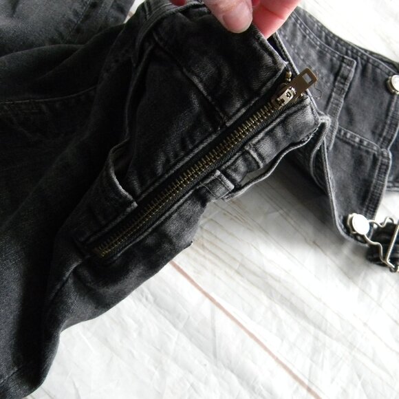 Levis Premium Black Denim Skinny Overalls Jumper - Size 26 SIDE ZIPPERS - Picture 8 of 8